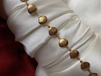 Golden Scallop Shell Link Bracelet Golden Scallop Shell Link Bracelet