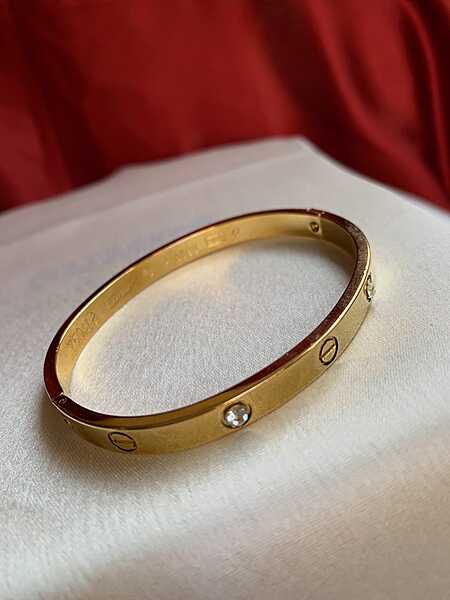 Iconic Screw & Diamond Bangle