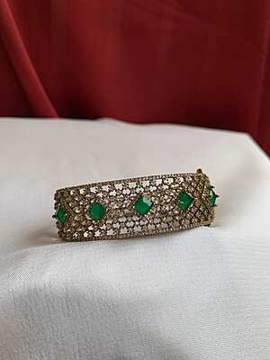 Elegant Emerald and Diamond Cuff Bracelet Elegant Emerald and Diamond Cuff Bracelet
