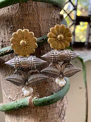 Dual-Tone Sun-Flower & Geometric Pearl Drops