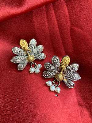 Dual-Tone Dancing Peacock Pearl Studs Dual-Tone Dancing Peacock Pearl Studs