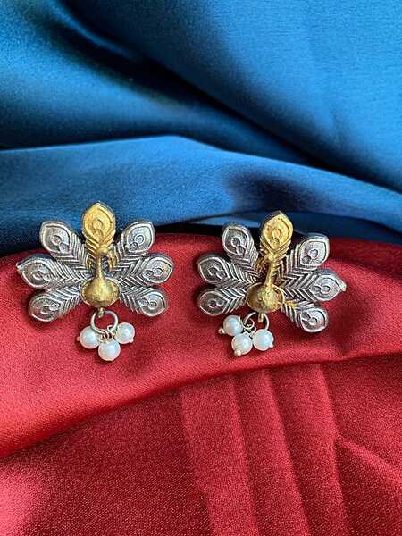 Dual-Tone Dancing Peacock Pearl Studs Dual-Tone Dancing Peacock Pearl Studs