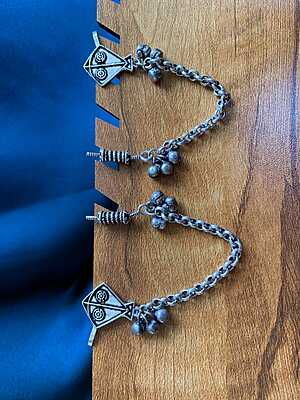 Patang (Kite) Oxidized Silver Chain Earcuff