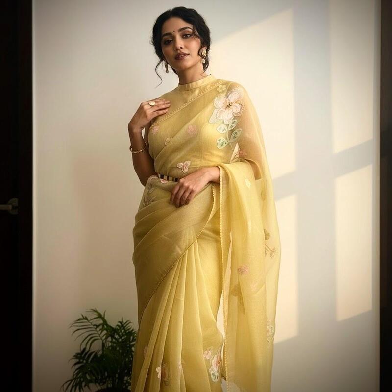 Golden Bloom 3D Appliqué Saree - Golden Yellow