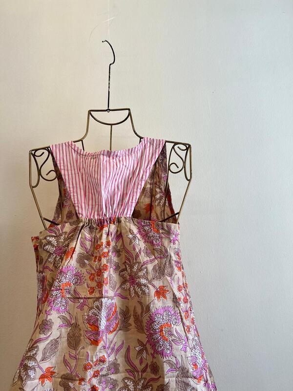 Seher's Short A-line with Patch-Back - Cream & pink