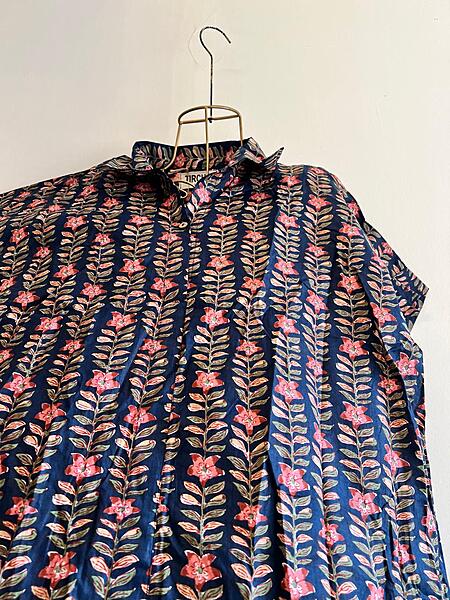 Ishq's Small Anti-fit with Back Open & Tie - Dark Blue with Flowers & Leaves