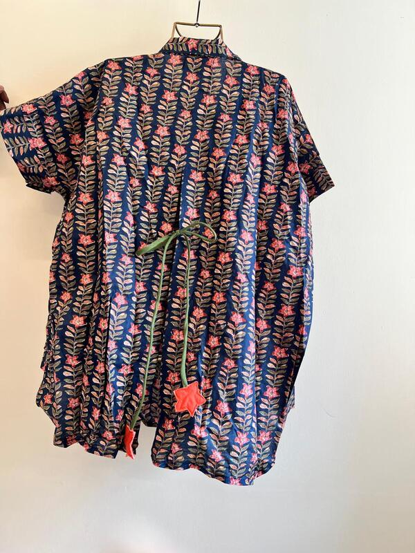 Ishq's Small Anti-fit with Back Open & Tie - Dark Blue with Flowers & Leaves