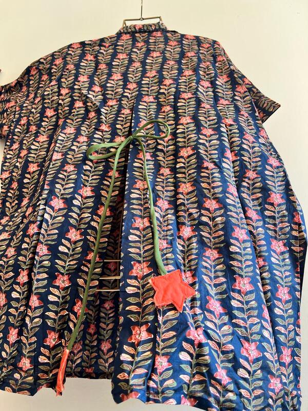 Ishq's Small Anti-fit with Back Open & Tie - Dark Blue with Flowers & Leaves