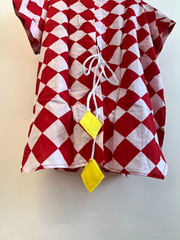 Ishq's Small Anti-fit with Back Open & Tie - Red & White Diamonds