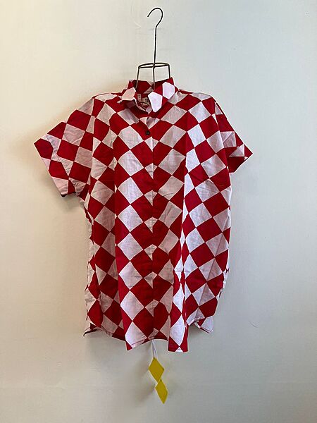 Ishq's Small Anti-fit with Back Open & Tie - Red & White Diamonds