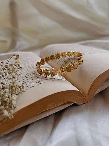 Gold Daisy Chain Bracelet