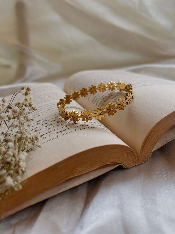 Gold Daisy Chain Bracelet