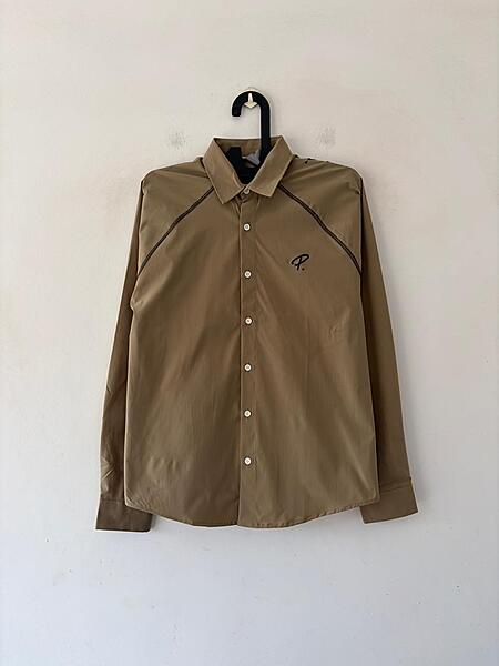 Sandstone crest streetwear shirt