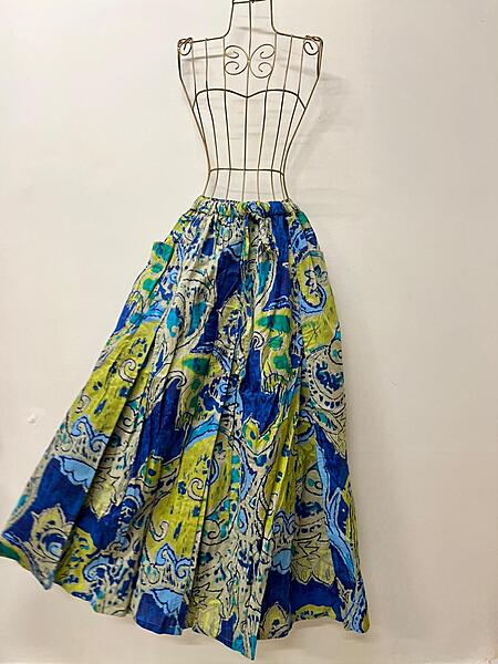 Aira's flared & paneled skirt - Blue & paisleys