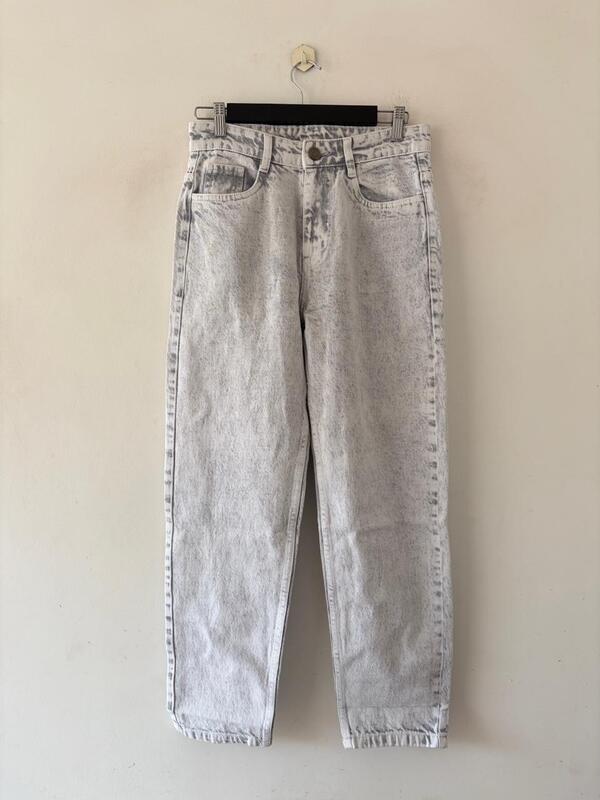 Light gray acid momfit jeans