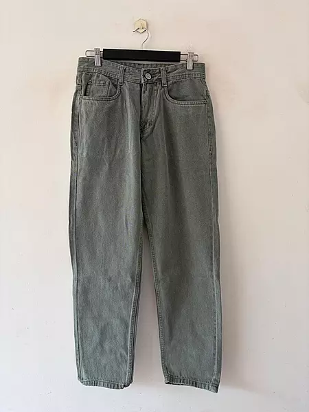 Greenish‑gray momfit jeans