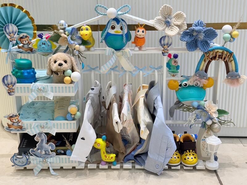 Baby bloom display (BABY HAMPER)