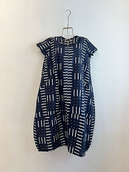 Akira's Easy Cocoon Dress - Black with White