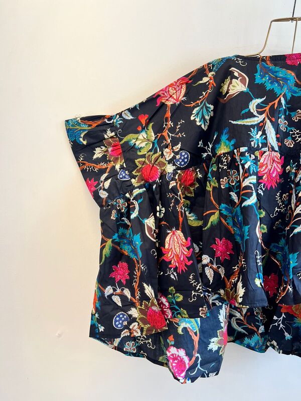 Noma's Cascade Top - Black & Flowers