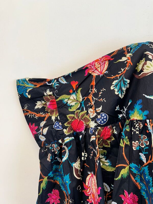 Noma's Cascade Top - Black & Flowers