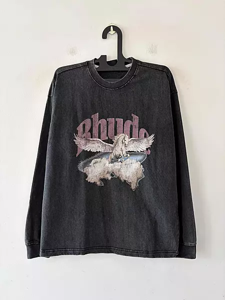 Black acidwash pegasus tee