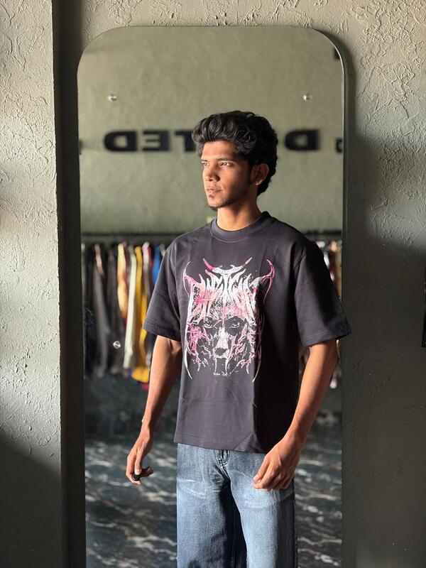 Black venom sigil oversized tee