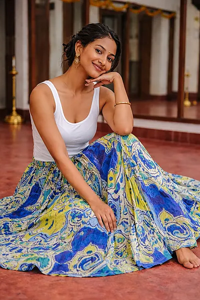 Aira's flared & paneled skirt - Blue & paisleys