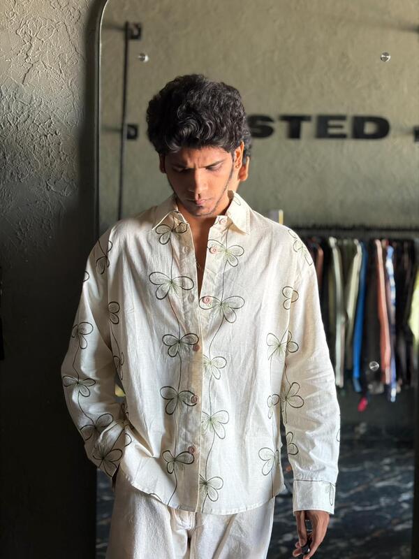 Clover line embroidered shirt