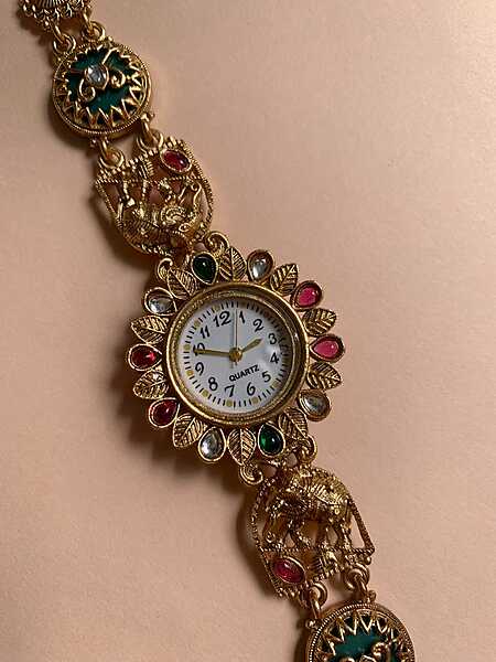 Royal Elephant Motif Antique Bracelet Watch Royal Elephant Motif Antique Bracelet Watch