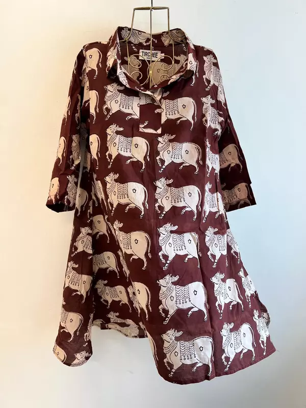 Kavya's High-Low Collared Top - Maroon & Pichwai Cows