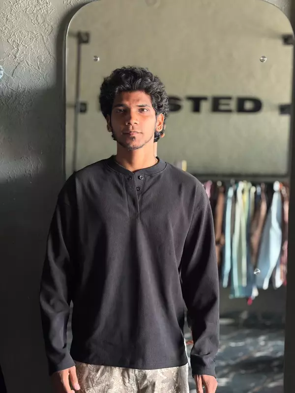 Noir waffle henley tee