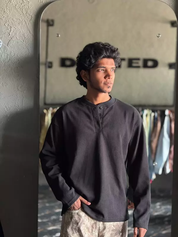 Noir waffle henley tee