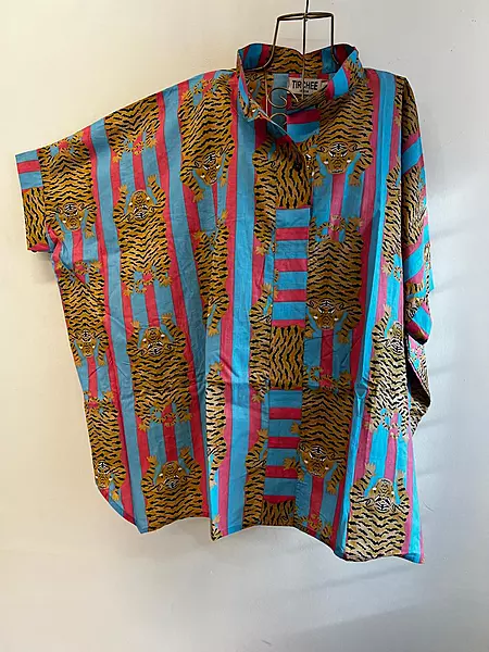 Junoon's Anti-Fit Shirt - blue & Pink with Tiger