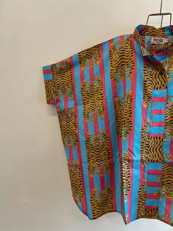 Junoon's Anti-Fit Shirt - blue & Pink with Tiger