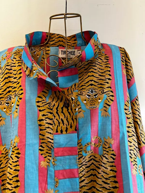 Junoon's Anti-Fit Shirt - blue & Pink with Tiger