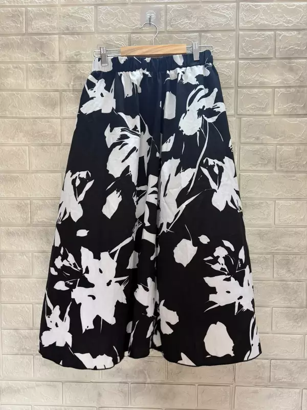 Black & White Floral Print Midi Skirt