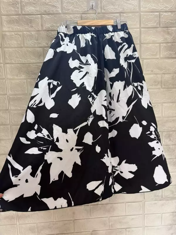 Black & White Floral Print Midi Skirt