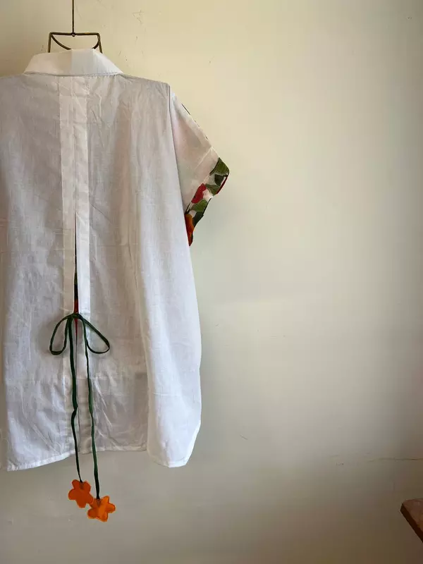 Ishq's Small Anti-fit with Back Open & Tie - White & Orange Flowers