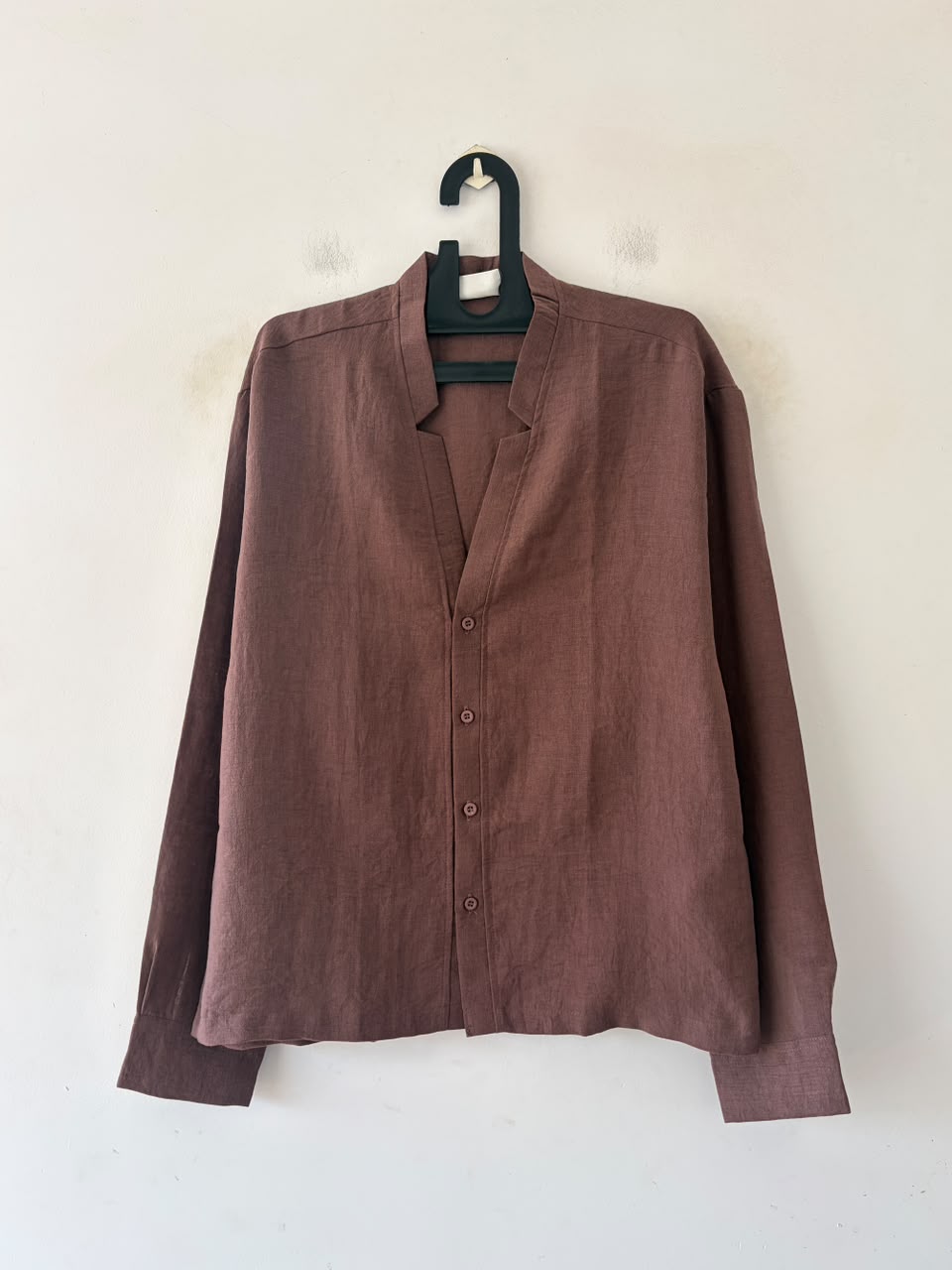 Garnet essence V‑notch linen shirt