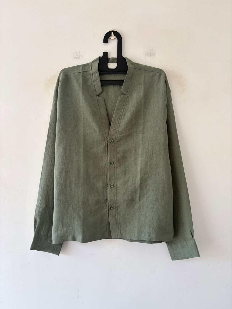 Sage mist V‑notch linen shirt
