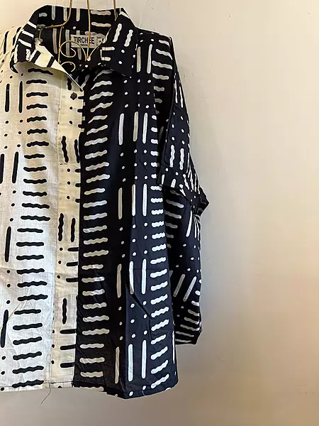 Junoon's Anti-Fit Shirt - Almost Black & Lines