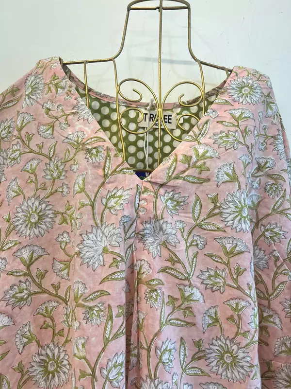 Samra's Wide-Sleeve Kaftan Dress - Soft Pink & Leaves