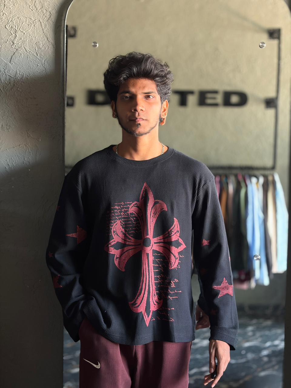 Black crimson cross tee