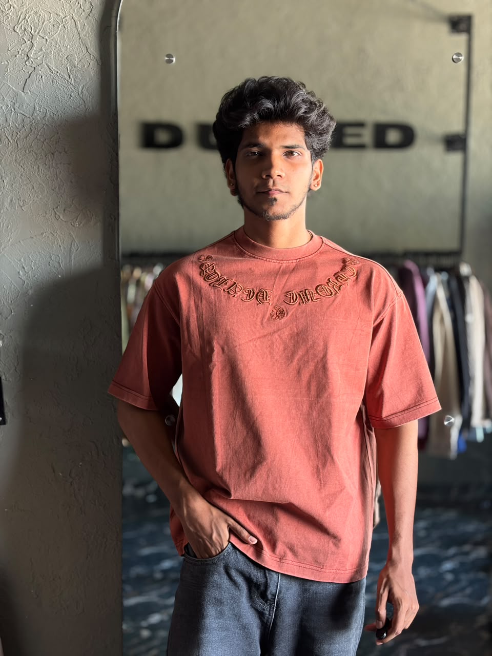 Rusted clay arc tee