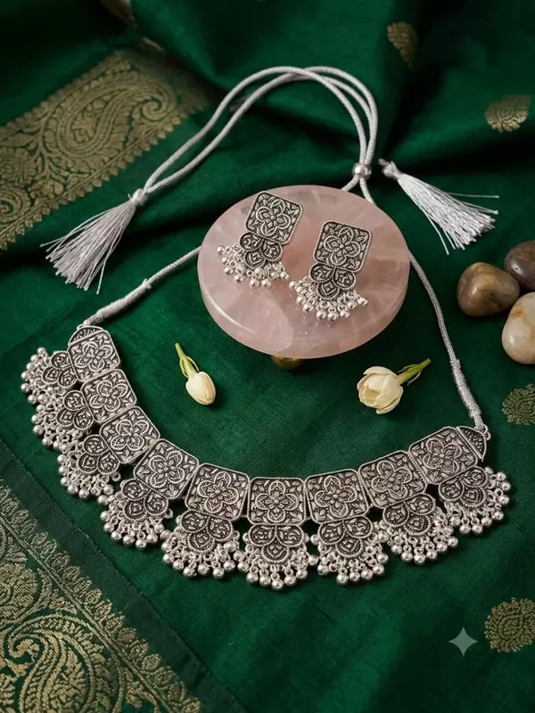 OXIDIZED SILVER NECKLACE