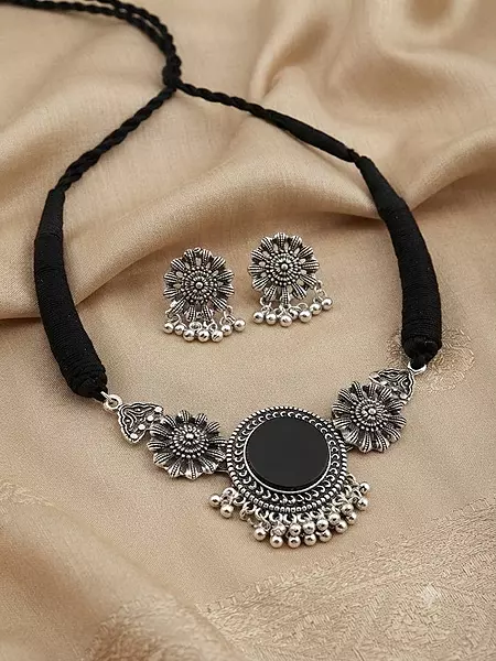 OXIDISE SILVER BLACK STONE CHOKAR