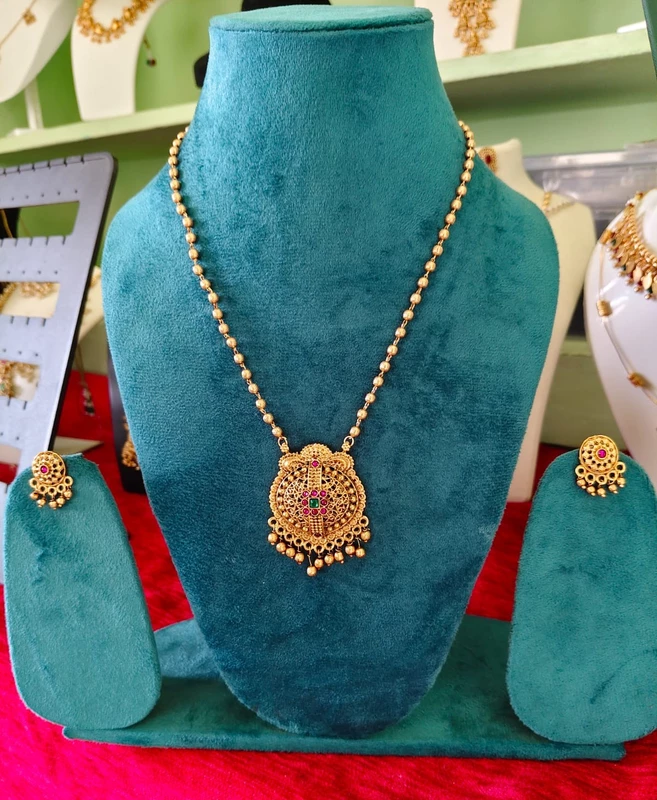 Traditional Gold-Plated Temple Style Pendant Necklace Set with Matching Earrings for Women