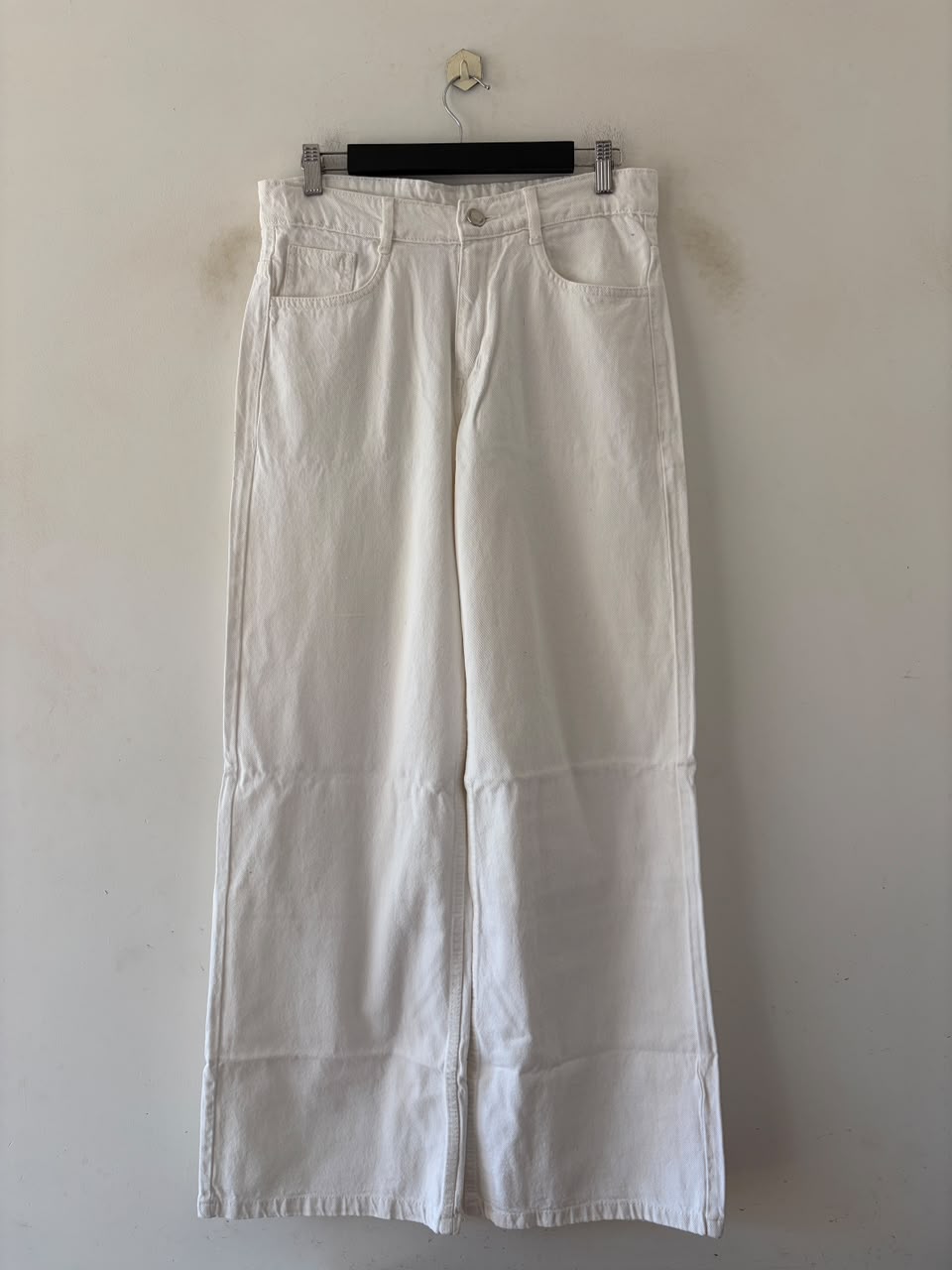 Pure white baggy jeans