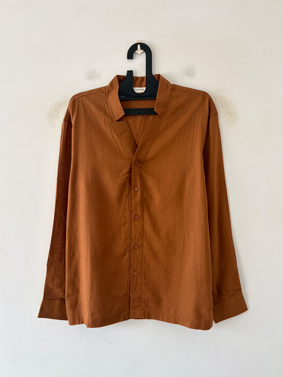 Terracotta V‑notch linen shirt