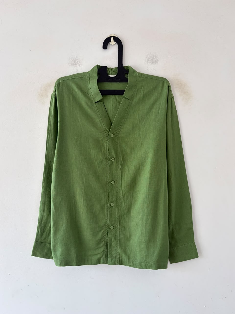 Moss green V‑notch linen shirt